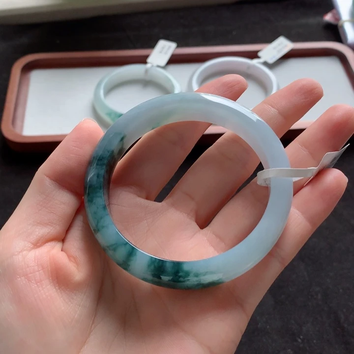 翡翠手镯未镶嵌手镯