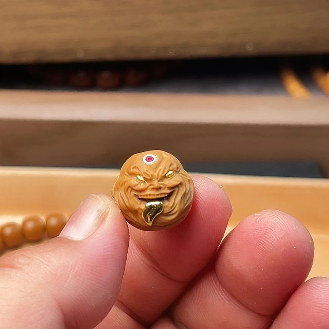 吊坠猴头核桃舔僧