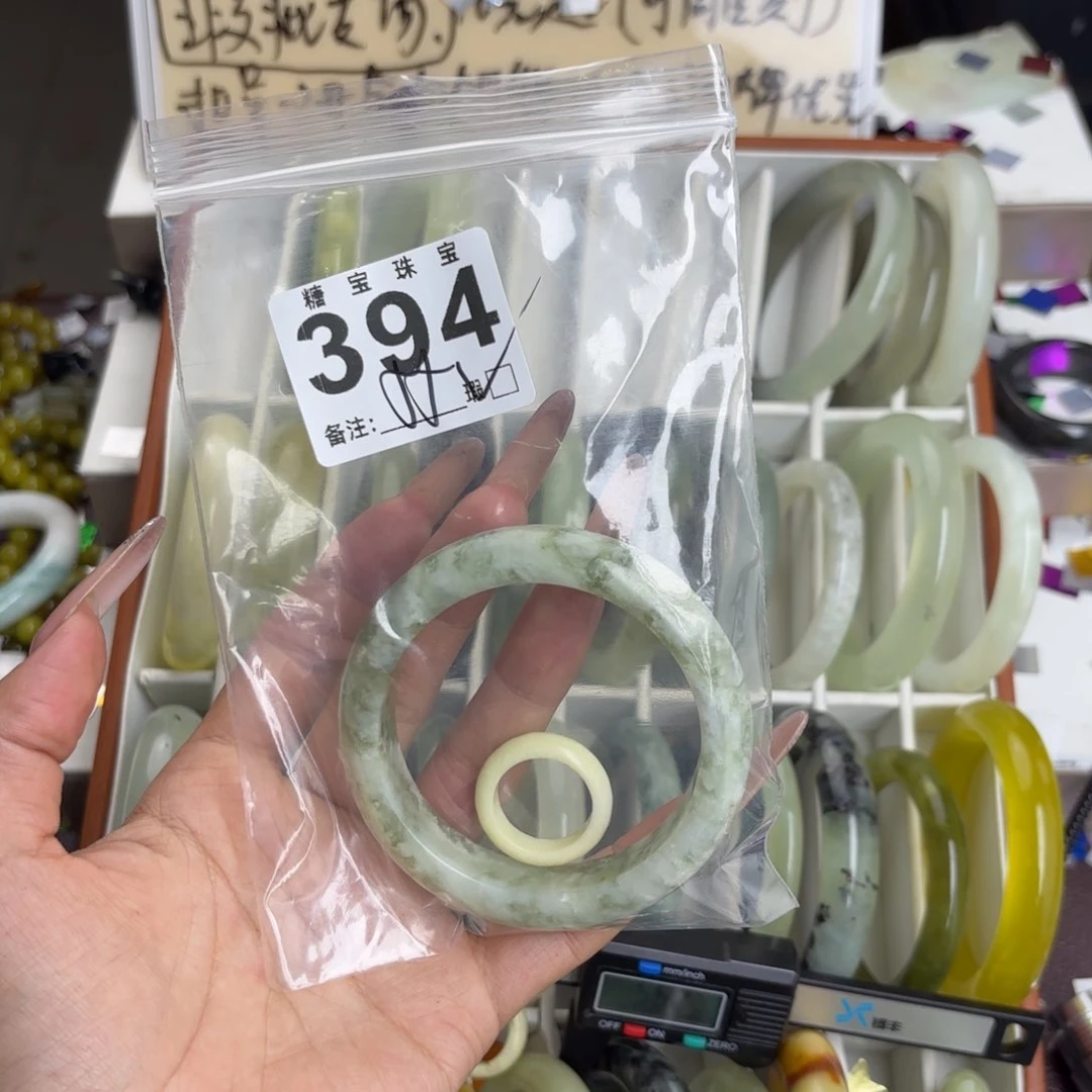 未镶嵌蛇纹石玉手镯?*挞