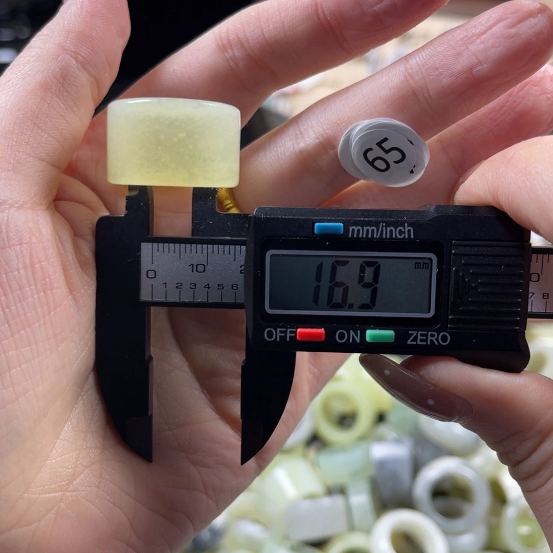 蛇纹石玉未镶嵌戒指