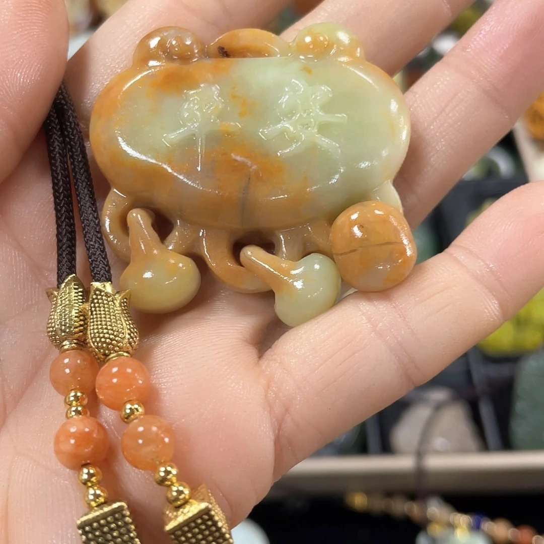 蛇纹石玉颈饰合金茧*魄