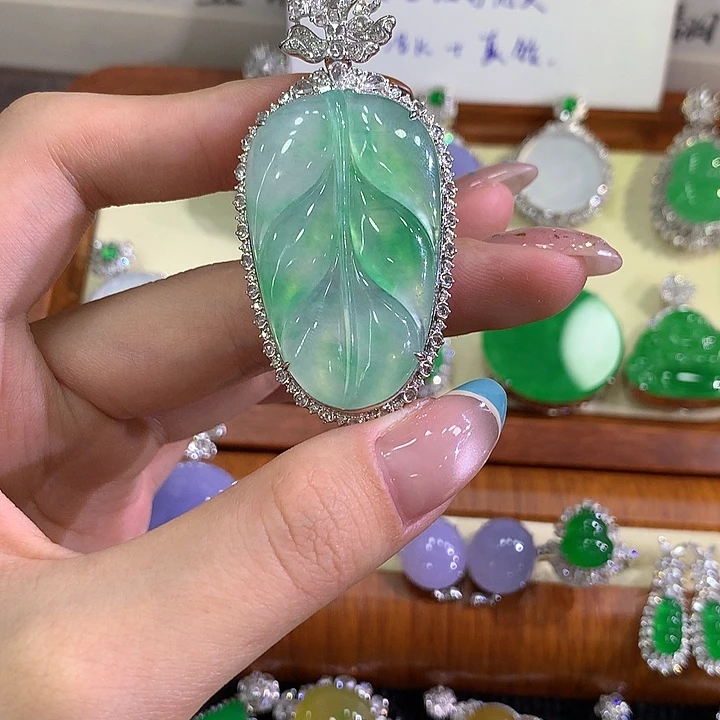 颈饰18K金镶嵌翡翠18k