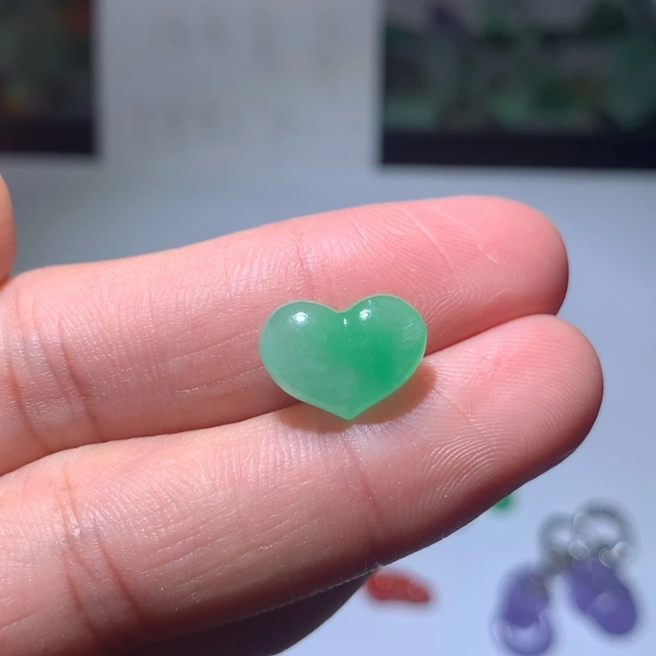 翡翠未镶嵌颈饰挂件