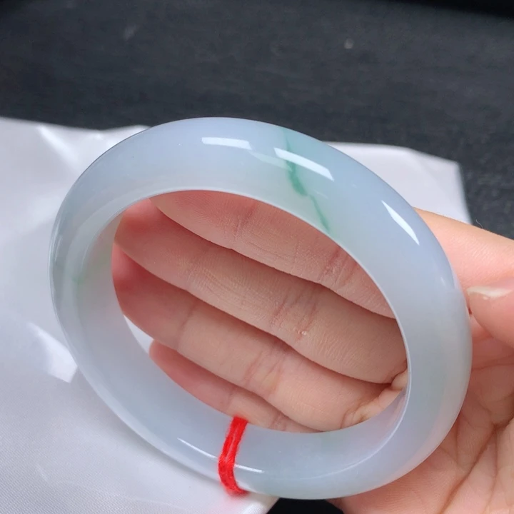 翡翠未镶嵌手镯