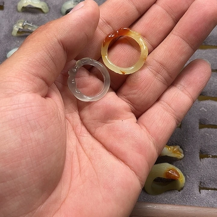 蛇纹石玉未镶嵌戒指情**长