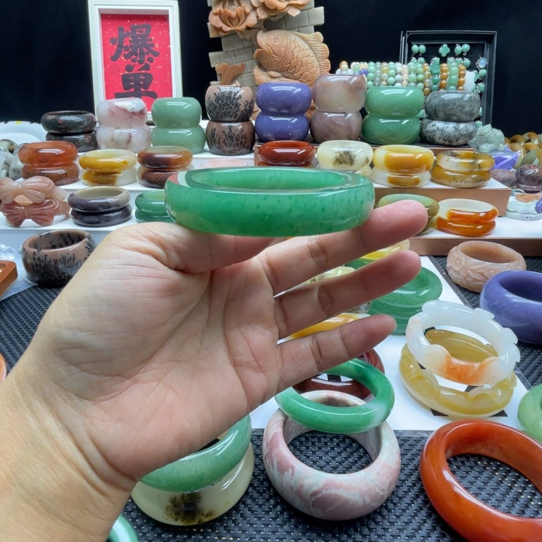 南***佛石英岩玉未镶嵌手镯