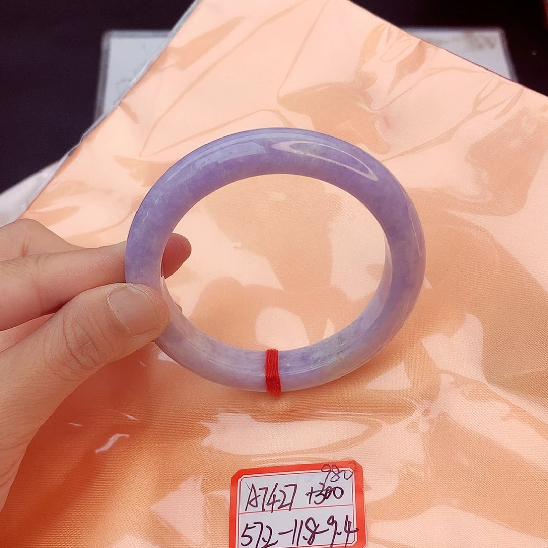 翡翠手镯未镶嵌翡翠