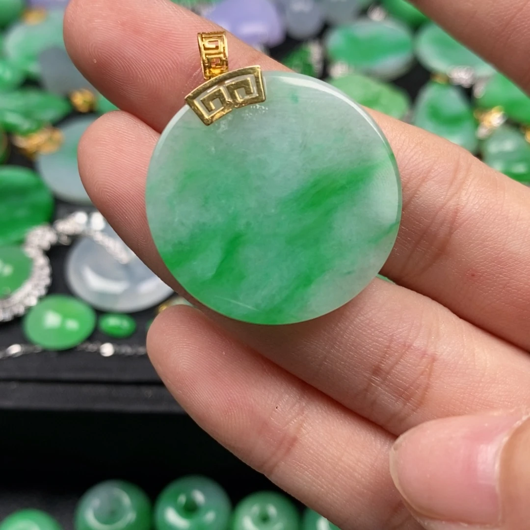 翡翠18K金镶嵌颈饰翡翠