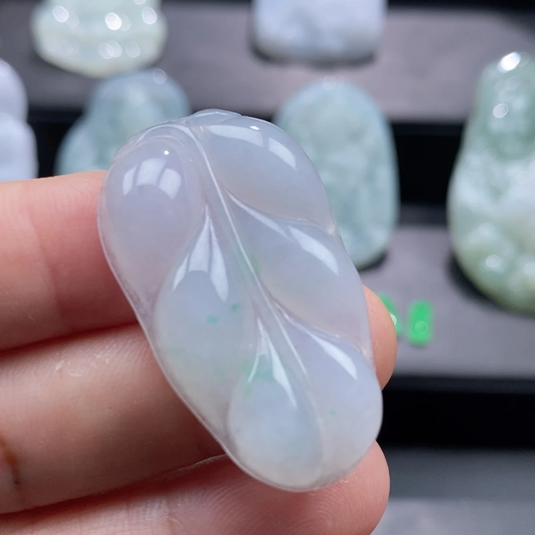 翡翠未镶嵌颈饰一夜暴富