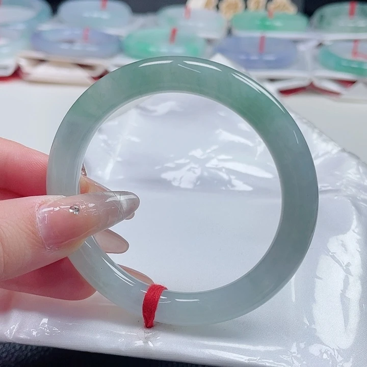 翡翠手镯未镶嵌缅甸