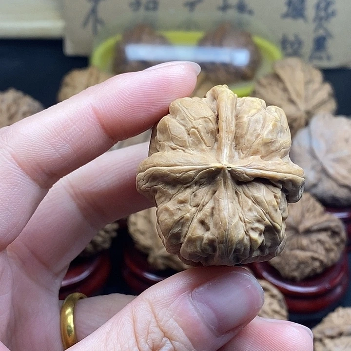 ****饭文玩核桃吊坠黄瑕疵单只不退不换