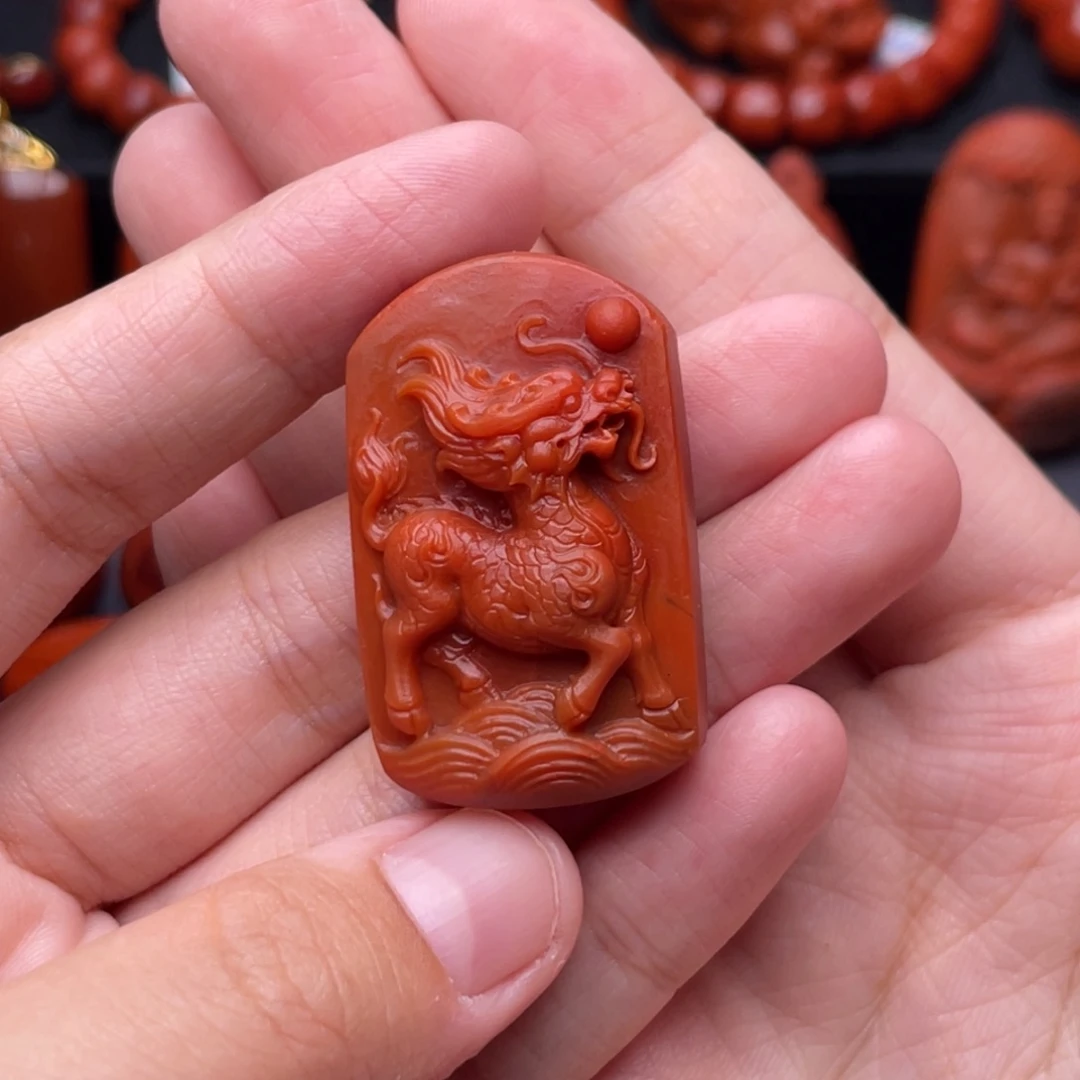 南红玛瑙未镶嵌珠宝奇石麒麟吊坠