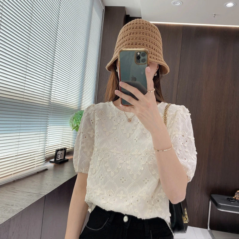 IMFLY金小金自制女装 小衫DYW9053圆领泡泡袖镂空蕾丝刺绣短上衣