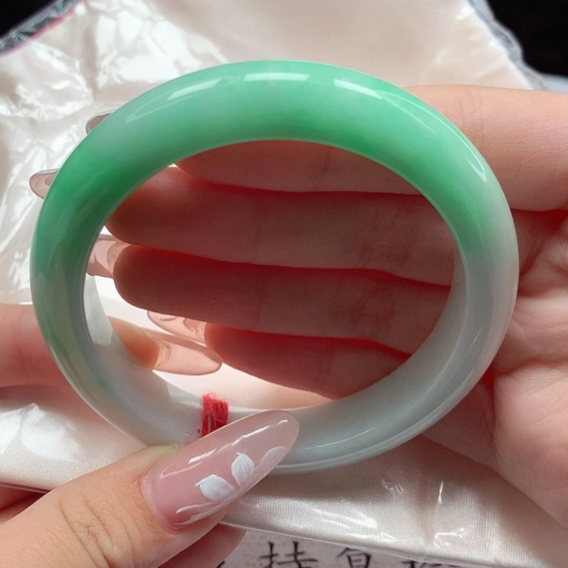 【闪购商品】翡翠手镯未镶嵌56圈半山水飘阳绿