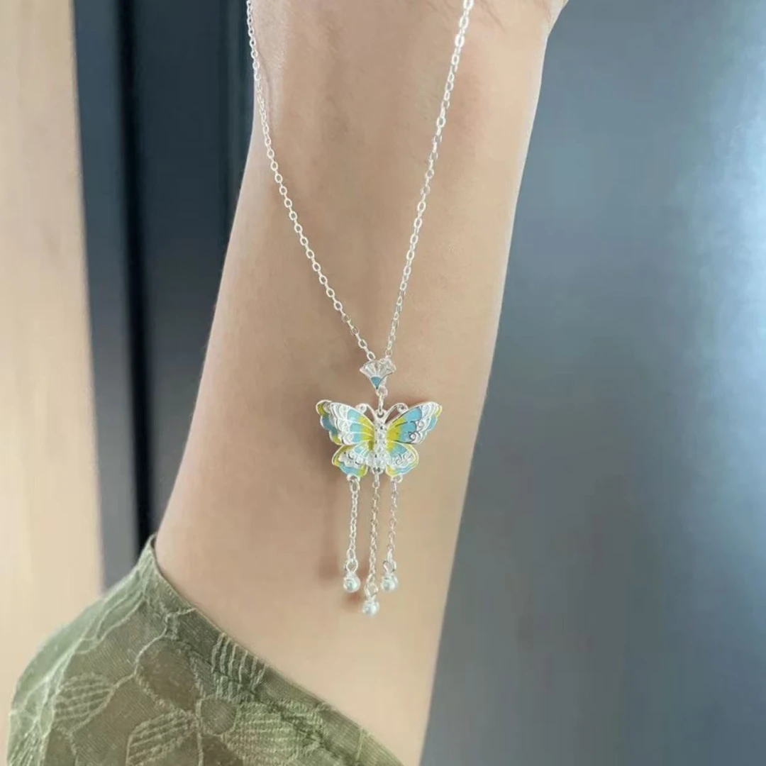652彩色蝴蝶项链气质轻奢时尚镶嵌素款坠链仙女百搭女首饰锁骨链
