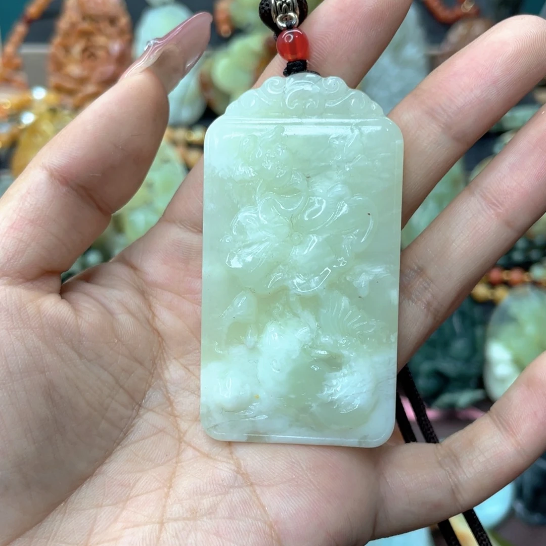 蛇纹石玉颈饰未镶嵌