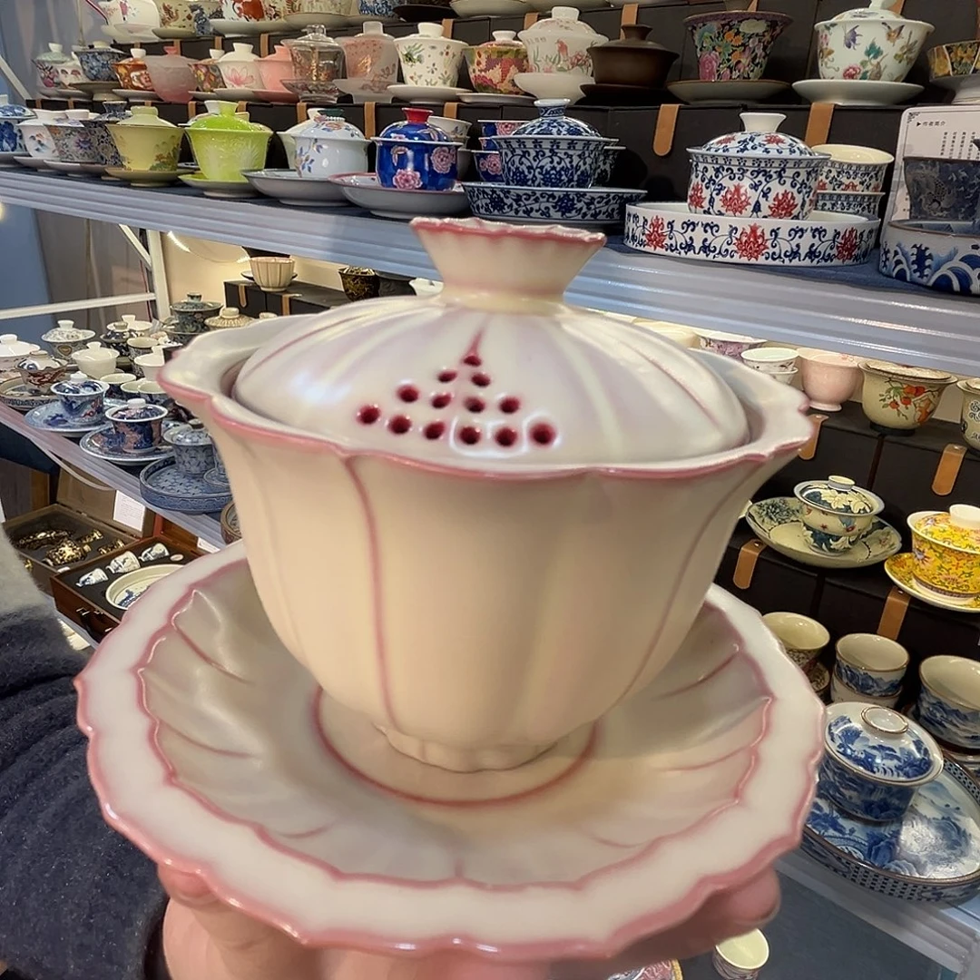 这些盖碗很漂亮！！！