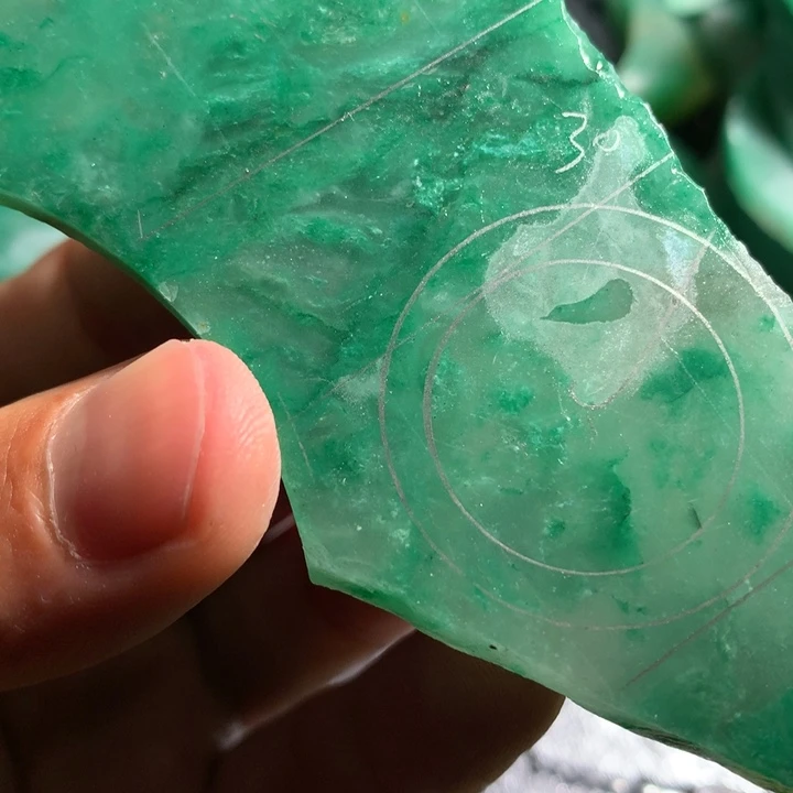 【闪购商品】翡翠颈饰未镶嵌半*40