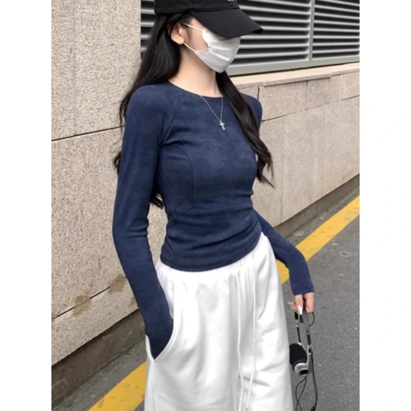 芯娇晴藏蓝色扎染长袖t恤女2025秋季新款内搭打底衫修身短款上衣