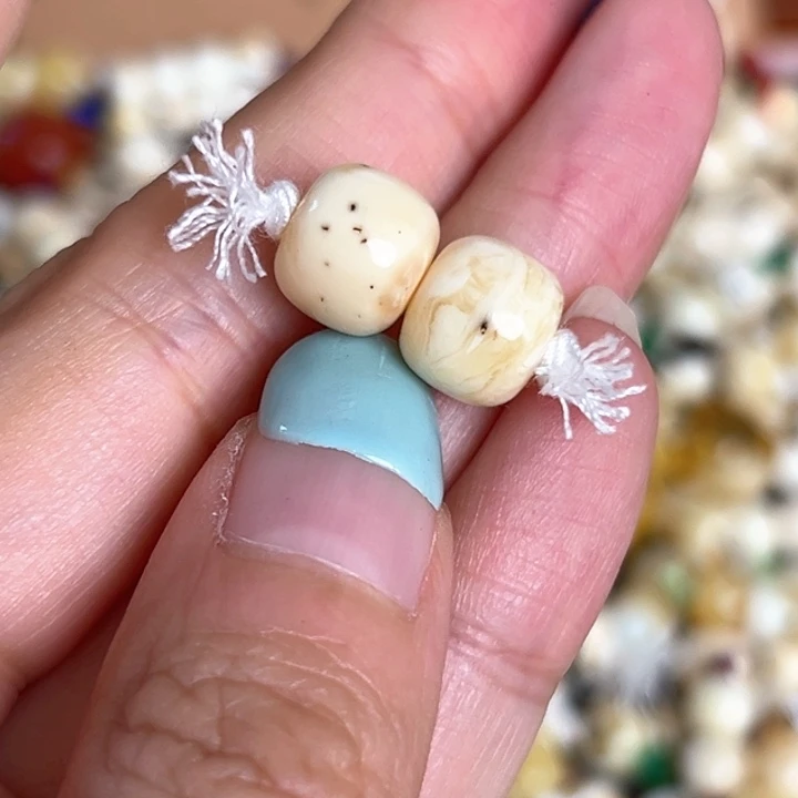 未镶嵌蜜蜡裸石9.5mm一对