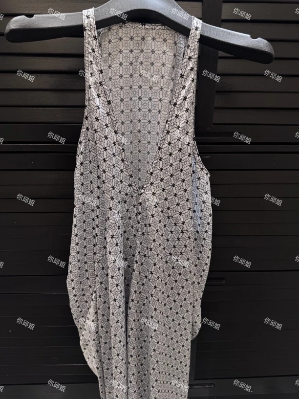 罗十字架数码印花辣妹V领连衣裙