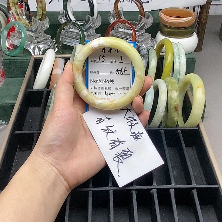 蛇纹石玉未镶嵌手镯