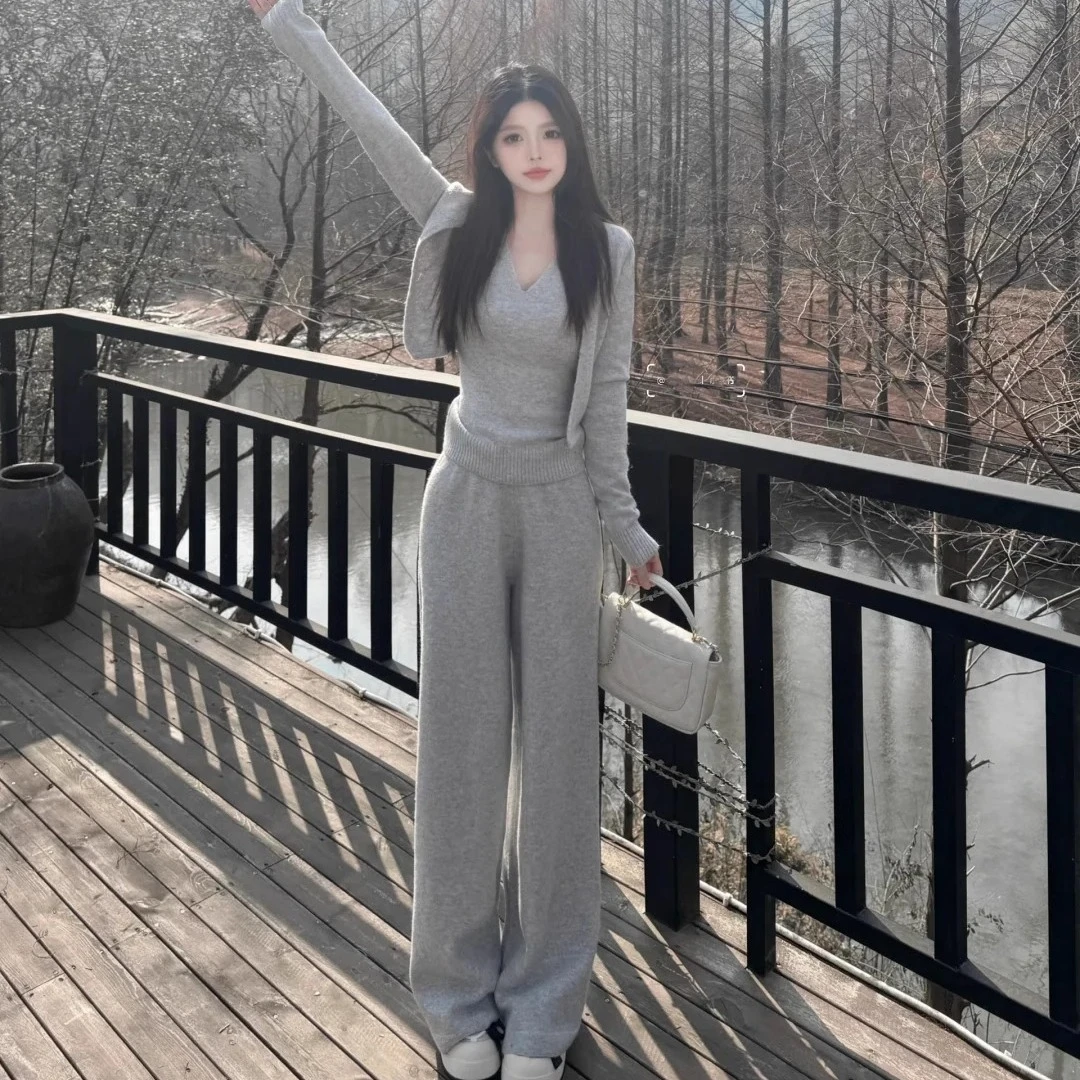 开春小香风灰色针织休闲运动套装女春秋高级感减龄洋气显瘦三件套