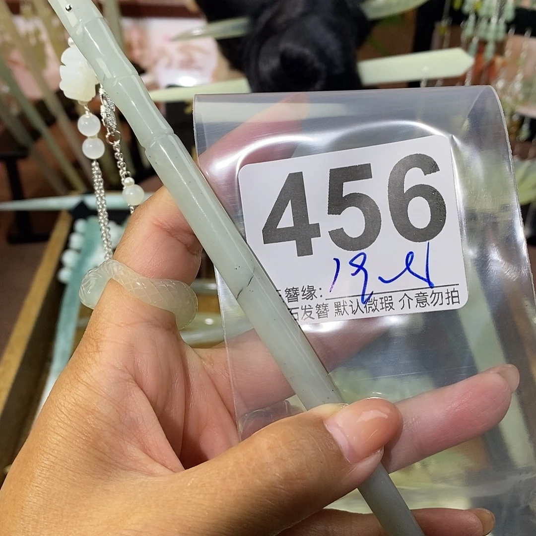 楚***姐未镶嵌蛇纹石玉发饰