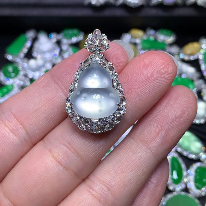 翡翠18K金镶嵌颈饰玻璃雪花棉葫芦