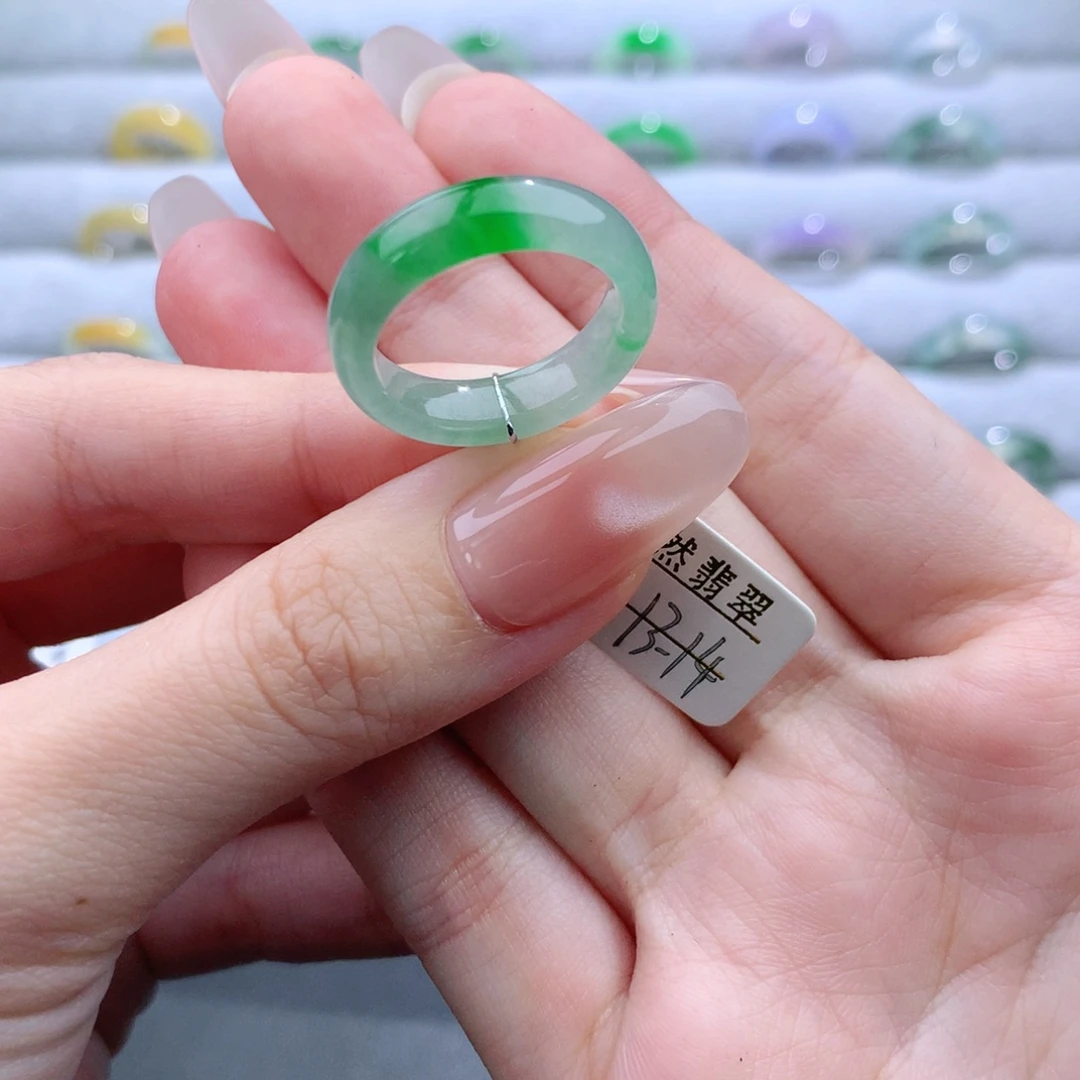 翡翠未镶嵌戒指戒指