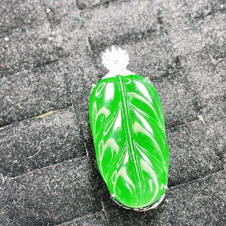 翡翠未镶嵌颈饰03