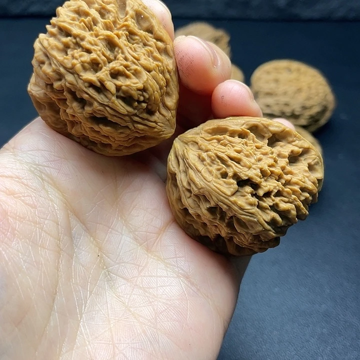 刚***子吊坠文玩核桃南疆石