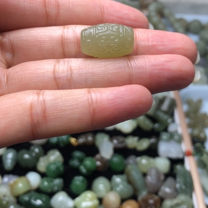 琳****和田玉未镶嵌颈饰