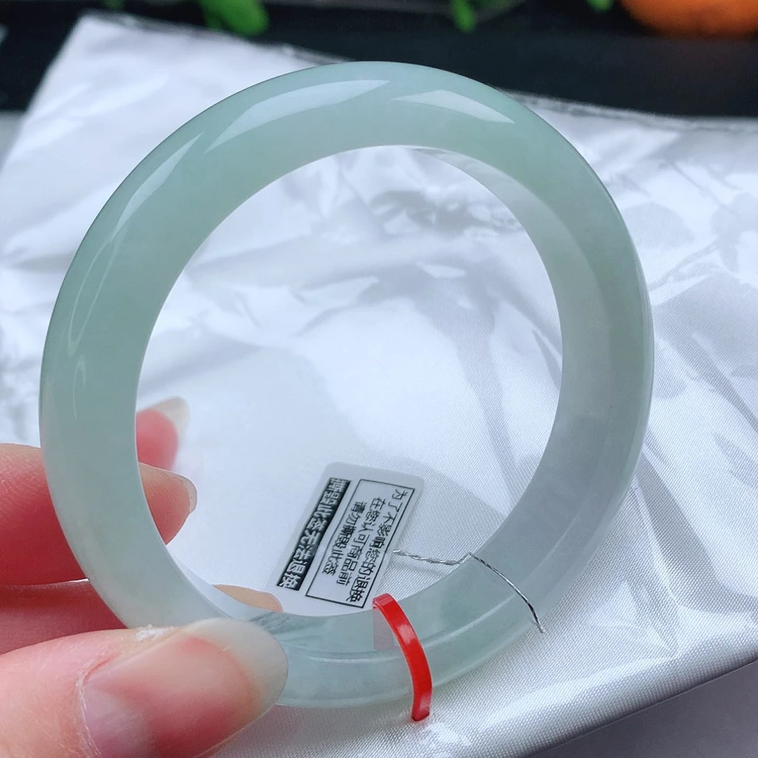 翡翠手镯未镶嵌55圈