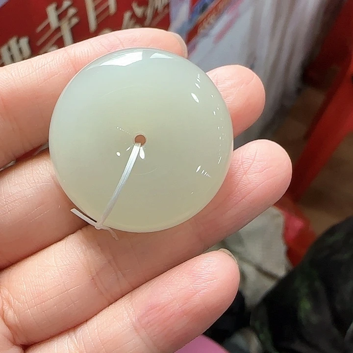 阳***瑰和田玉未镶嵌颈饰