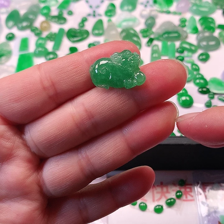 翡翠颈饰未镶嵌翡翠