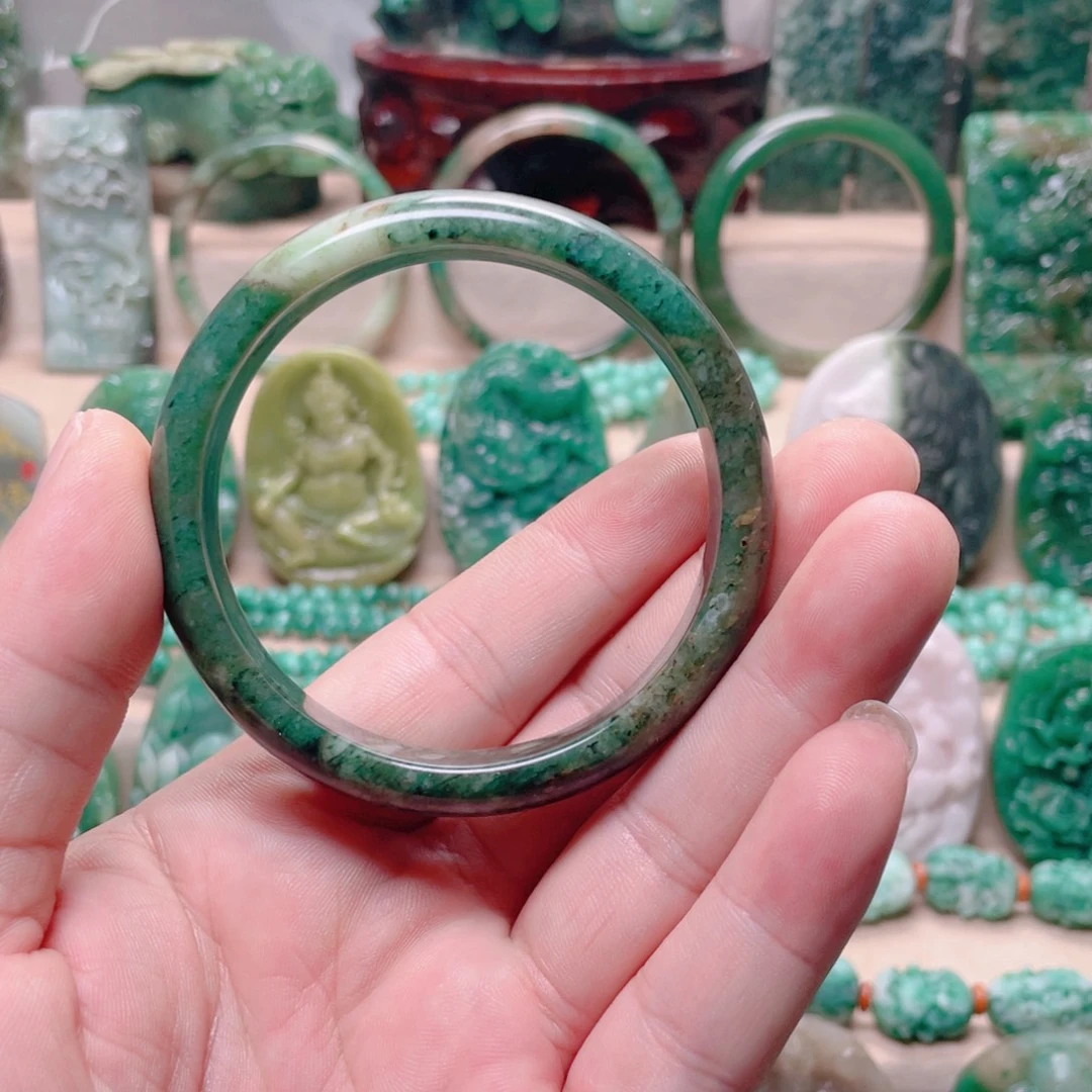 独山玉未镶嵌手镯