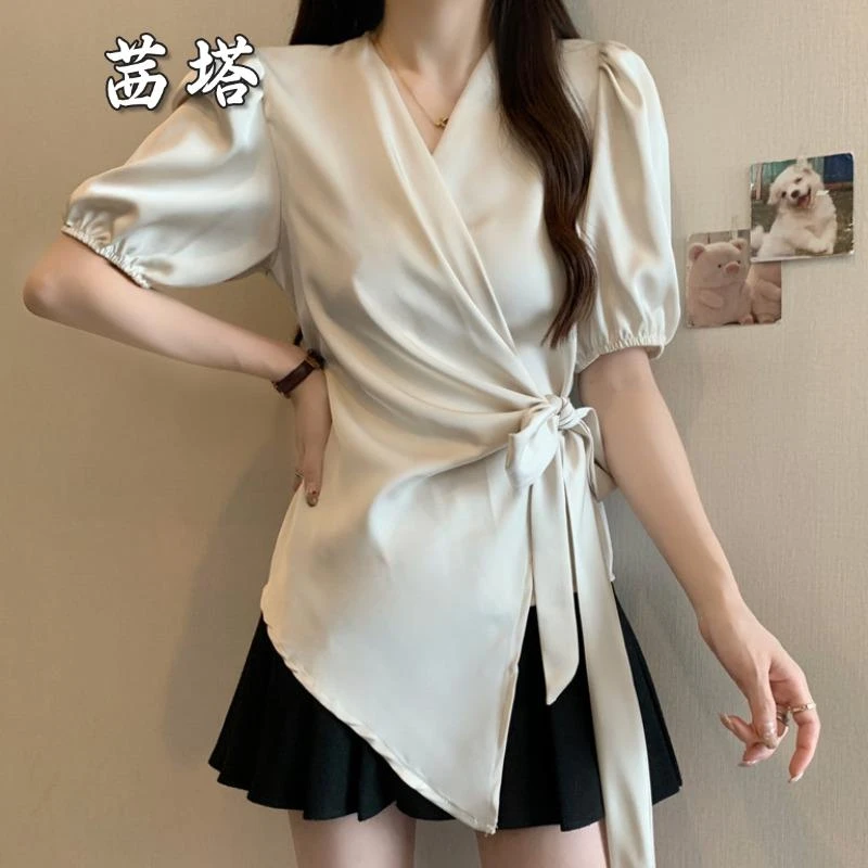2025高级感醋酸缎面V领泡泡袖短袖衬衫女夏胖mm收腰气质独特上衣
