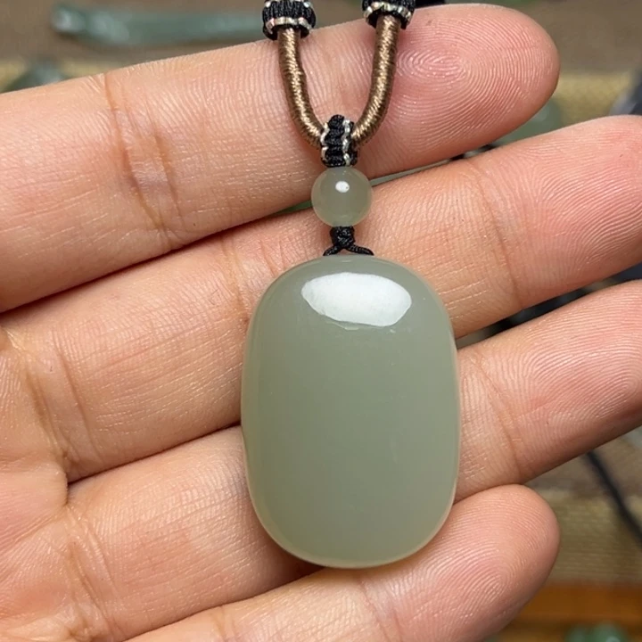 ****࿐和田玉未镶嵌颈饰