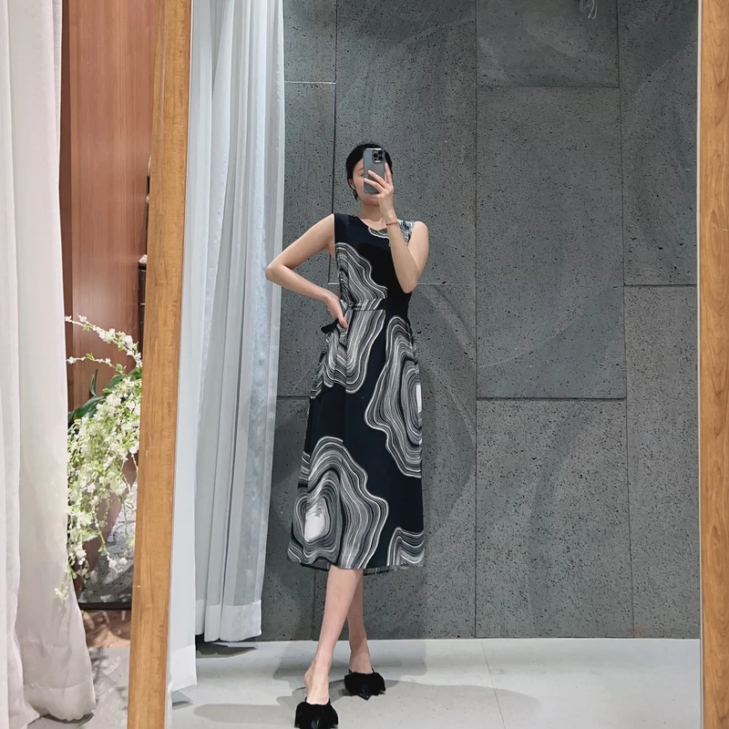 M1299  迷幻炫漩条图案设计无袖中长款连衣裙 裙长116款号AB93465