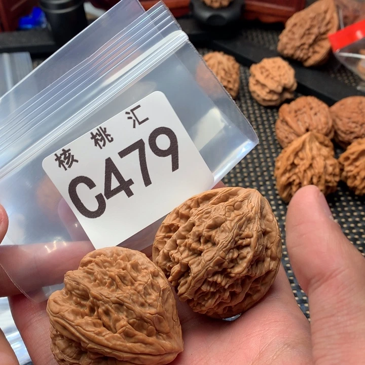 文玩核桃吊坠虎头王