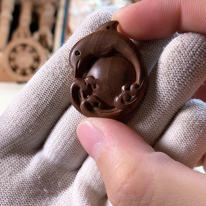 檀香木吊坠自由与爱海豚吊坠