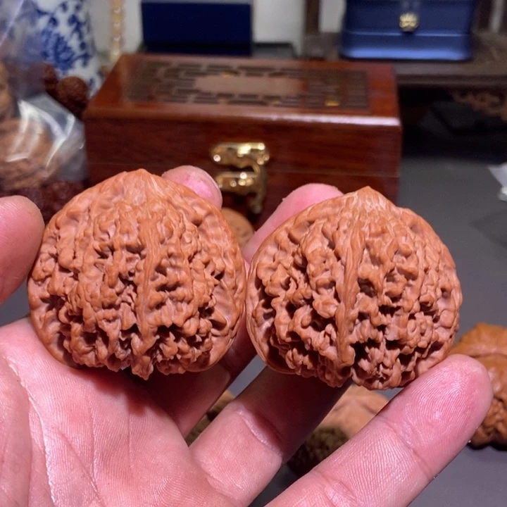 桃核把件占**王满天星核桃