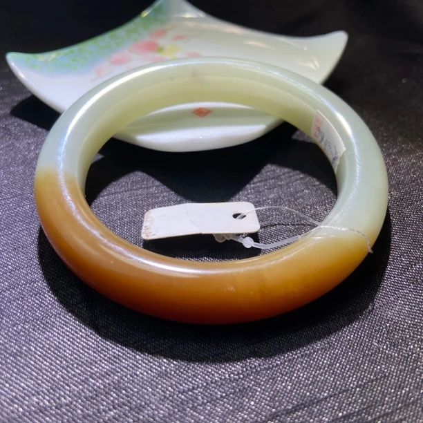 天然和田玉糖青白5657圈泥鳅背手镯微结构