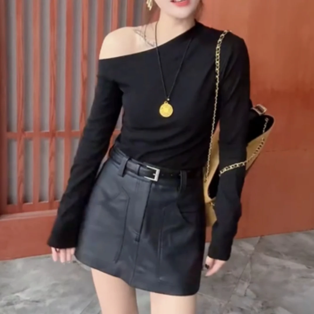 黑色斜领漏肩长袖t恤女早秋新款辣妹设计感一字肩小众锁骨上衣