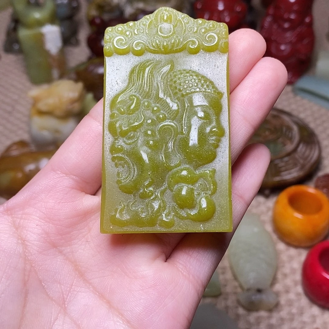 蛇纹石玉未镶嵌颈饰