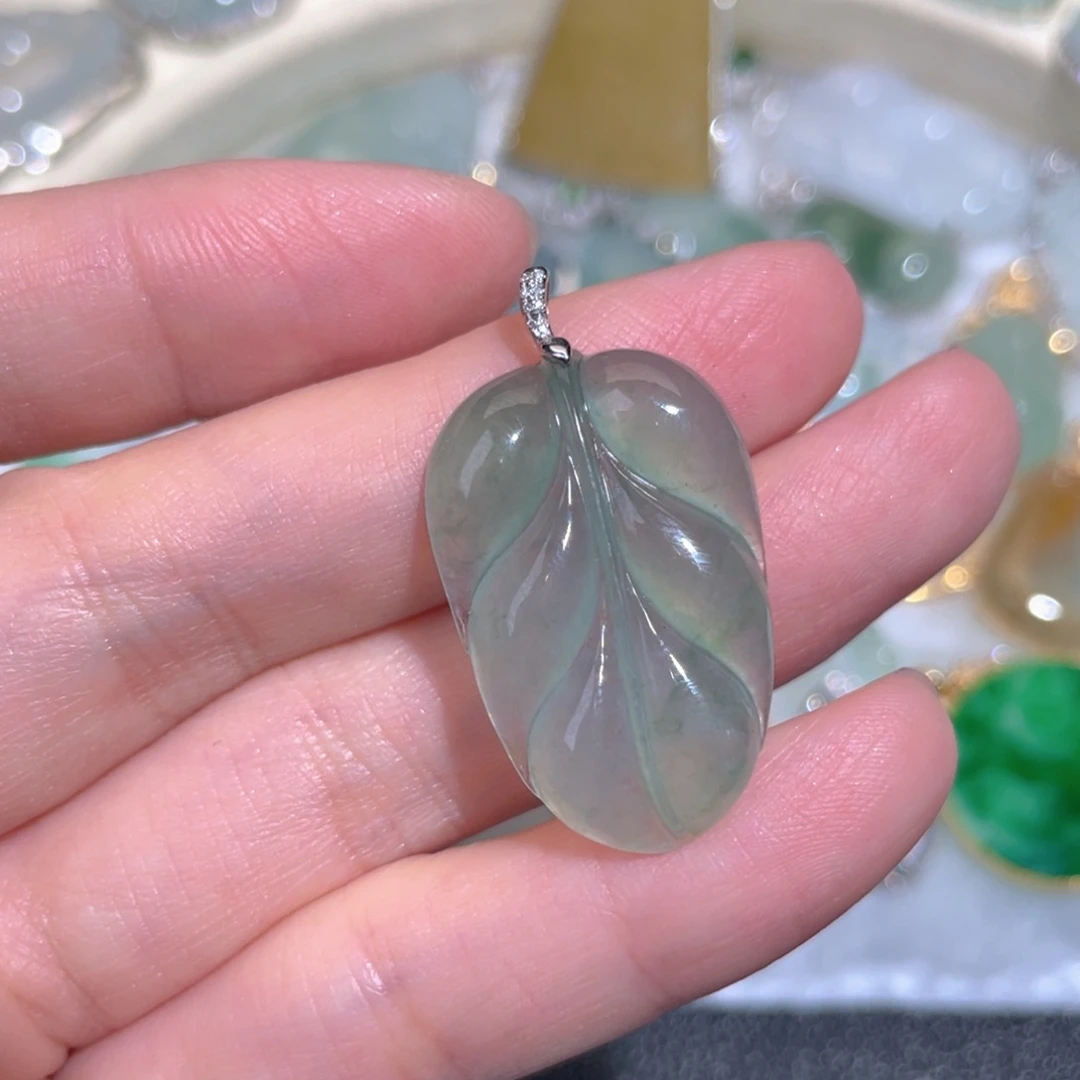 翡翠颈饰18K金镶嵌翡翠