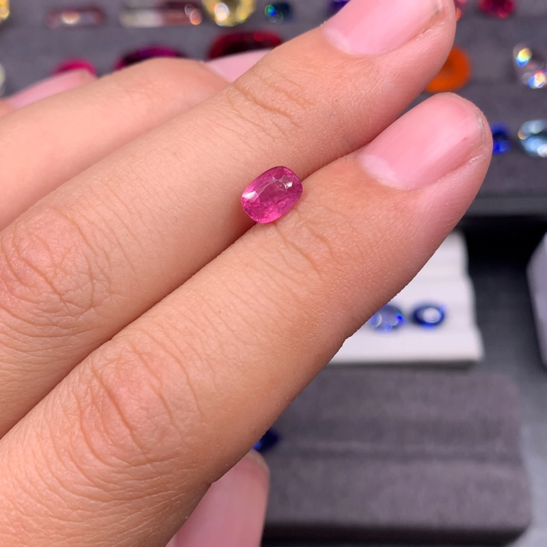 彩色蓝宝石裸石未镶嵌