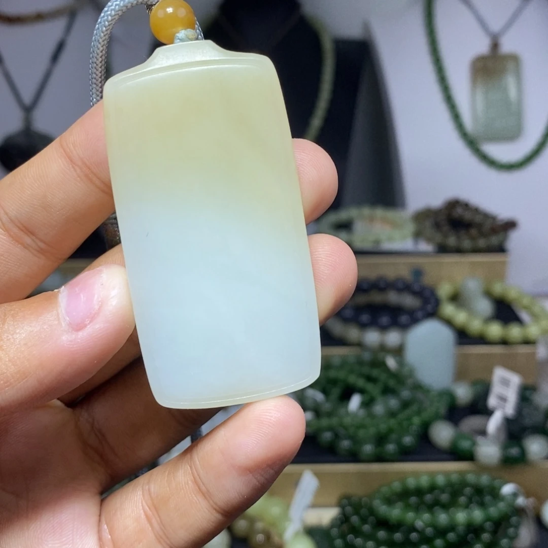 L***T未镶嵌手链和田玉
