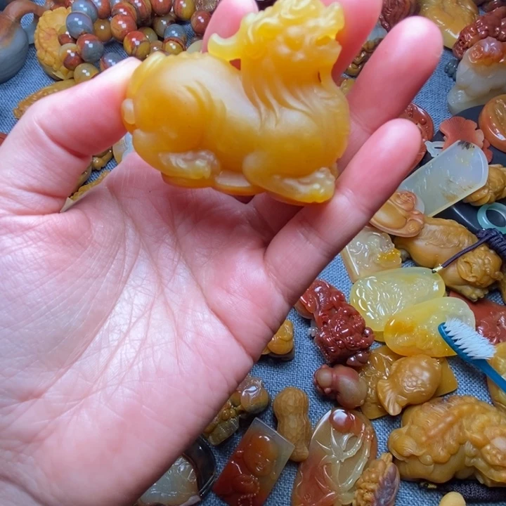 石英质玉（黄龙玉）合金颈饰